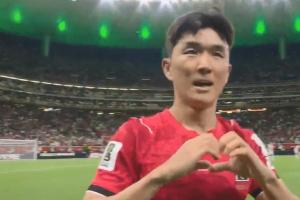 这球漂亮！黄仁范晃开门将挑射打空门得手，韩国1-1扳平捷克！