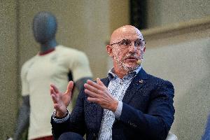 德拉富恩特：我从未幻想过自己能站在这里，但相信我们有机会问鼎