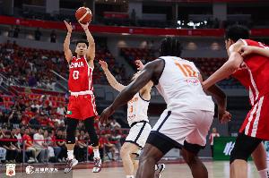 攻击力可以！高诗岩替补5中3拿13分2板1断 晃倒对手命中追身三分