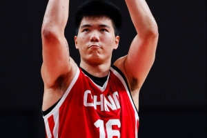 不知道说点啥！焦泊乔替补5分钟就送3犯 数据栏皆是0&正负值+7