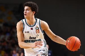 卡里姆·洛佩斯在21顺位被选中 成为首个在墨西哥出生的NBA首轮秀