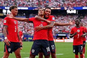 头名出线！英格兰2-0巴拿马 贝林厄姆传射凯恩破门创纪录宽萨伤退