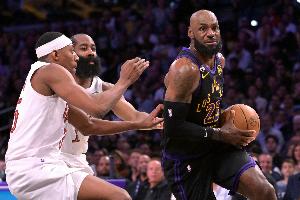 记者：我的消息源称詹姆斯回骑士 他和米切尔哈登一直在商讨联手