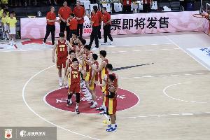 得快点调整啊！前三节比赛中国队每节得分都少于对手