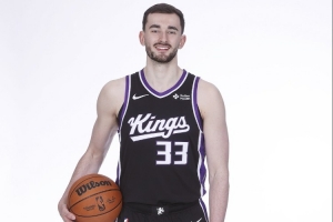 打得啥啊！29号秀卡拉班6中0未得分仅拿2板1助1帽 3次失误