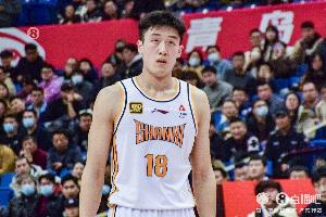 直播吧：山西男篮与韩霈瑜签订多年C类合同
